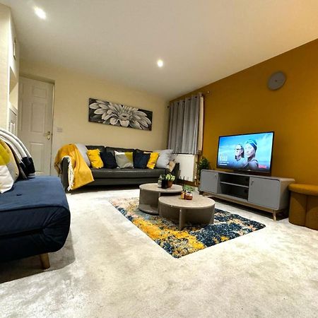 Large Cosy 2 Bedroom Ground Floor Flat In Stevenage Sg1 Sleeps 4-5 Free Parking מראה חיצוני תמונה