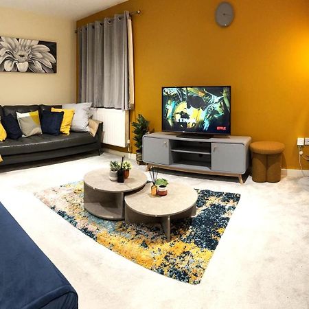 Large Cosy 2 Bedroom Ground Floor Flat In Stevenage Sg1 Sleeps 4-5 Free Parking מראה חיצוני תמונה