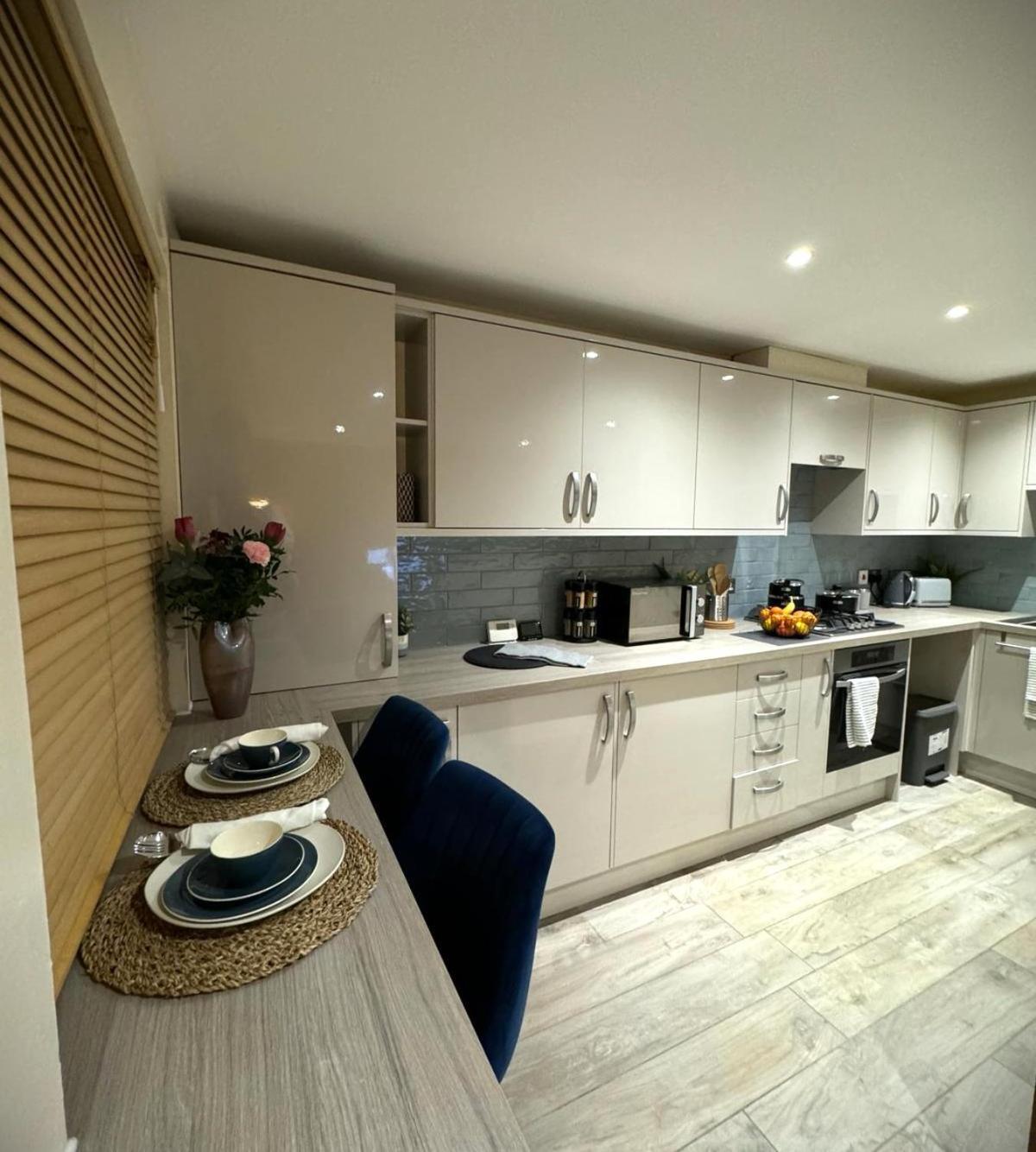 Large Cosy 2 Bedroom Ground Floor Flat In Stevenage Sg1 Sleeps 4-5 Free Parking מראה חיצוני תמונה
